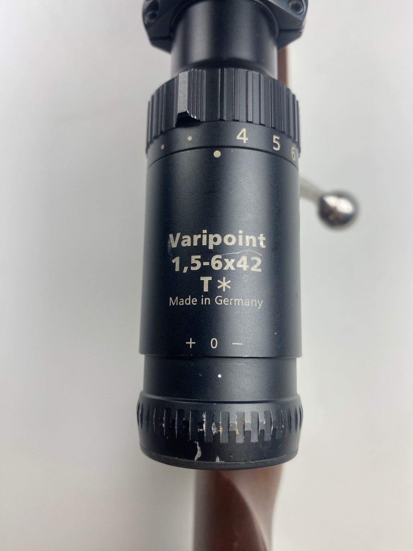 Brugt Tikka M695 222Rem med Zeiss victory Varipoint 1.5-6x42