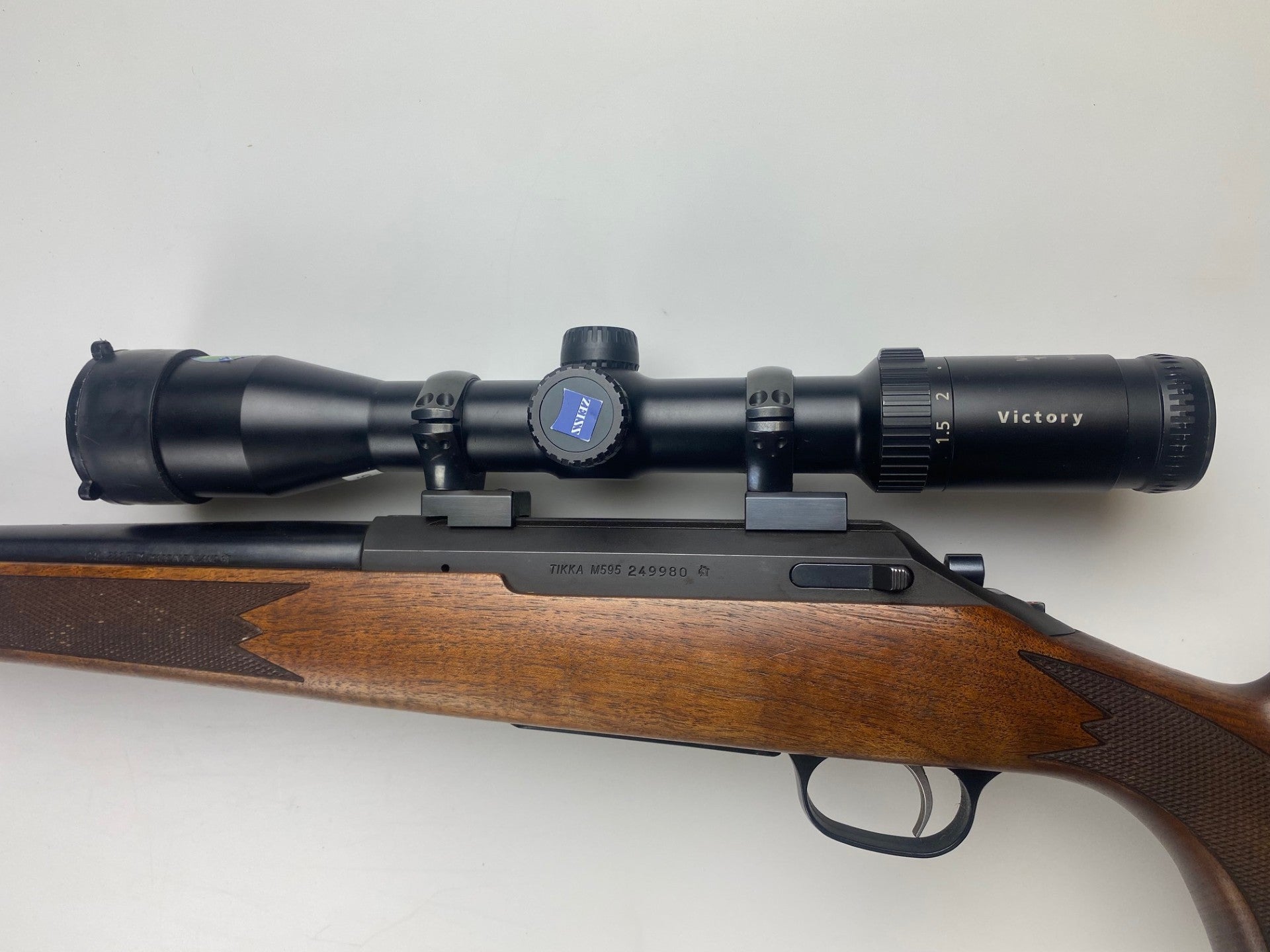 Brugt Tikka M695 222Rem med Zeiss victory Varipoint 1.5-6x42