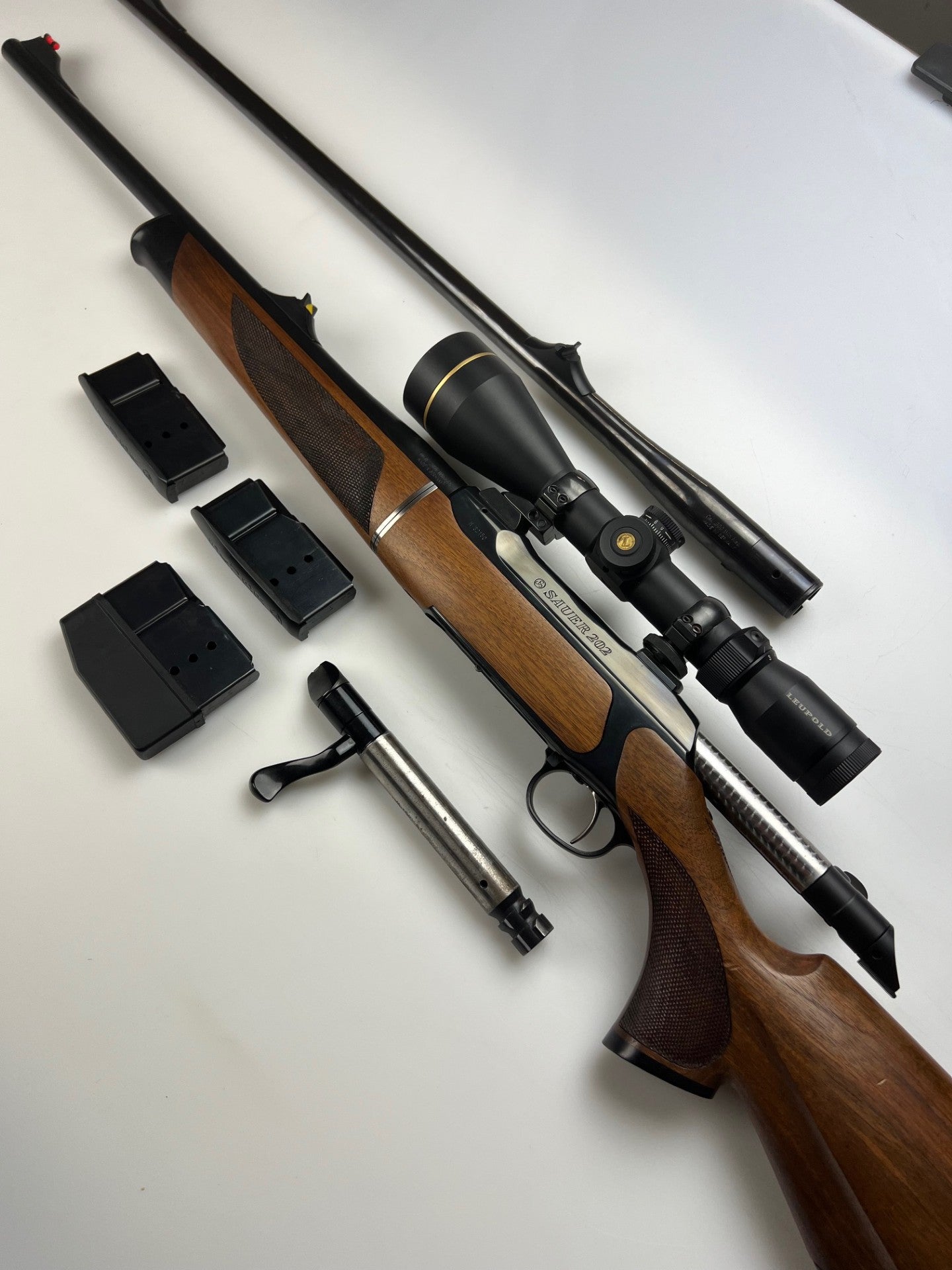 BRUGT SAUER 202 TAKE DOWN VEKSELPIBESYSTEM inkl. Leupold VX-R 3-9x40